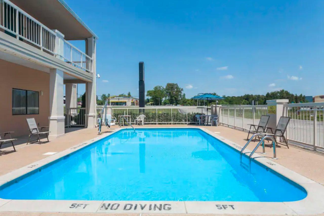 Super 8 By Wyndham Columbia Exterior foto