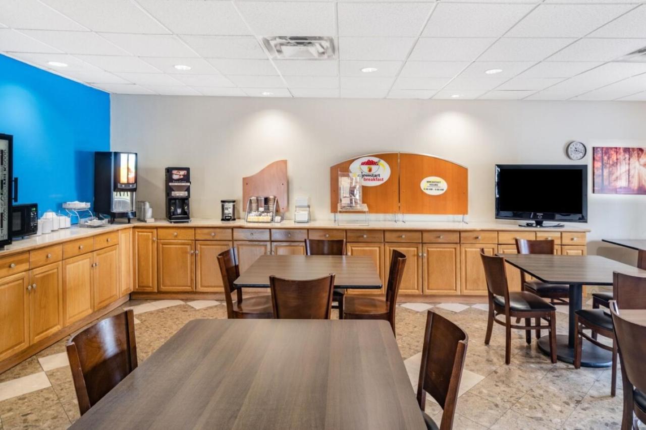 Super 8 By Wyndham Columbia Exterior foto