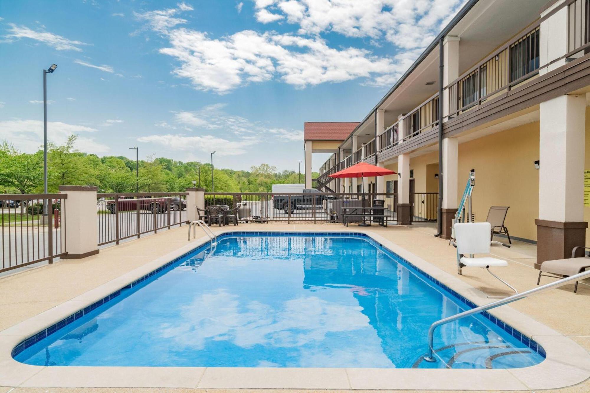 Super 8 By Wyndham Columbia Exterior foto
